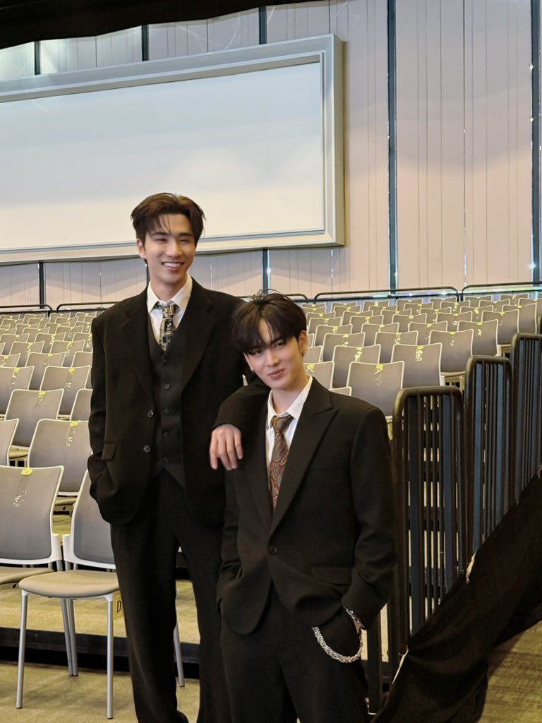 รักครูเท่าโลกเลย Love You Teacher tweet media