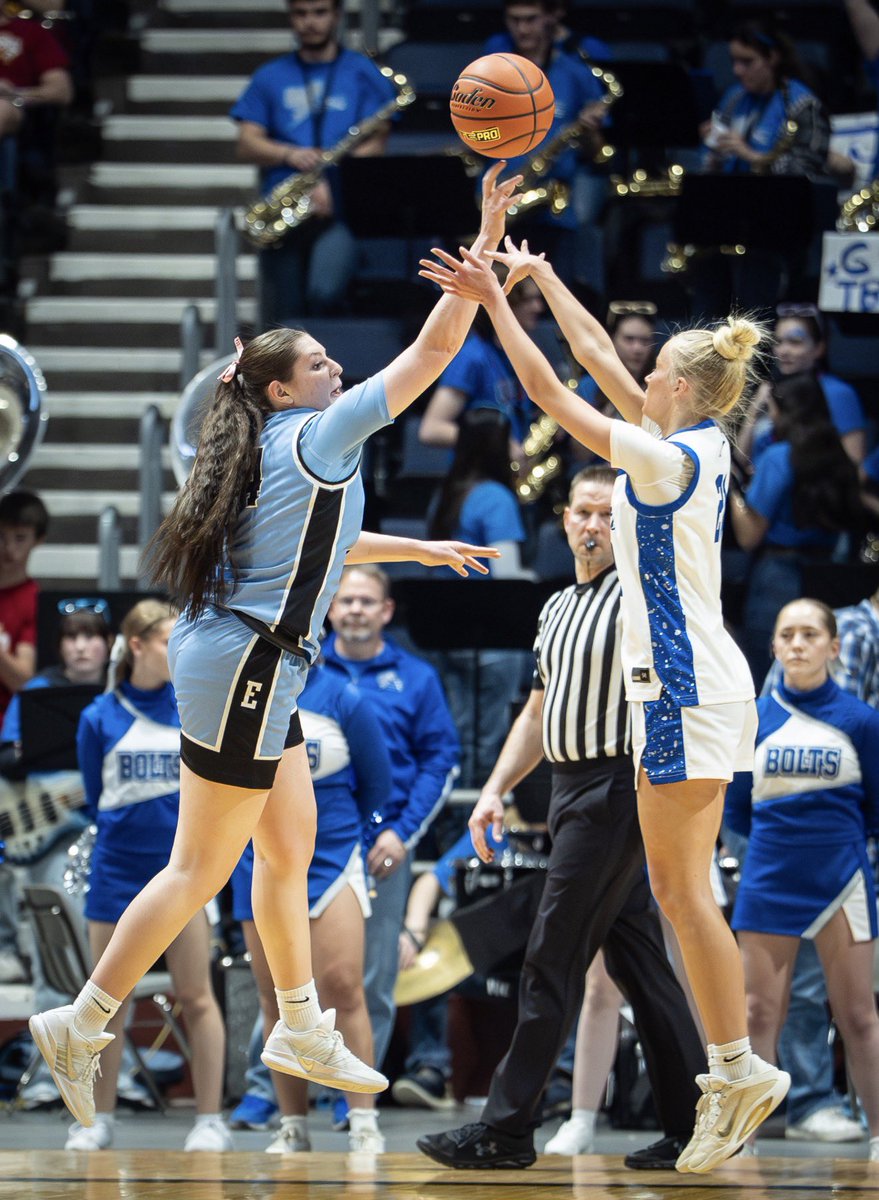 CheyEast's tweet photo. The Lady T-Birds are heading to the Chip! 🏆

Cheyenne East is championship bound after a big semifinal win over Thunder Basin! Next up: a showdown with Central tonight at the Ford Wyoming Center. Let’s go, T-Birds! 💙🖤 #TBirdNation https://t.co/7lklWLYuxZ