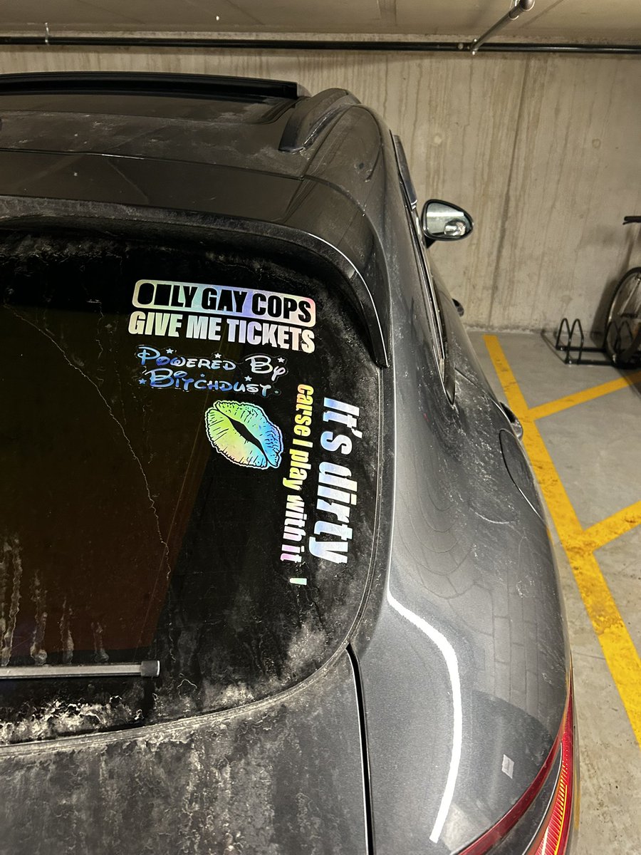 ys_bbk's tweet photo. Bro wtf did the Porsche do to deserve this temu final boss https://t.co/olCbCnj09R