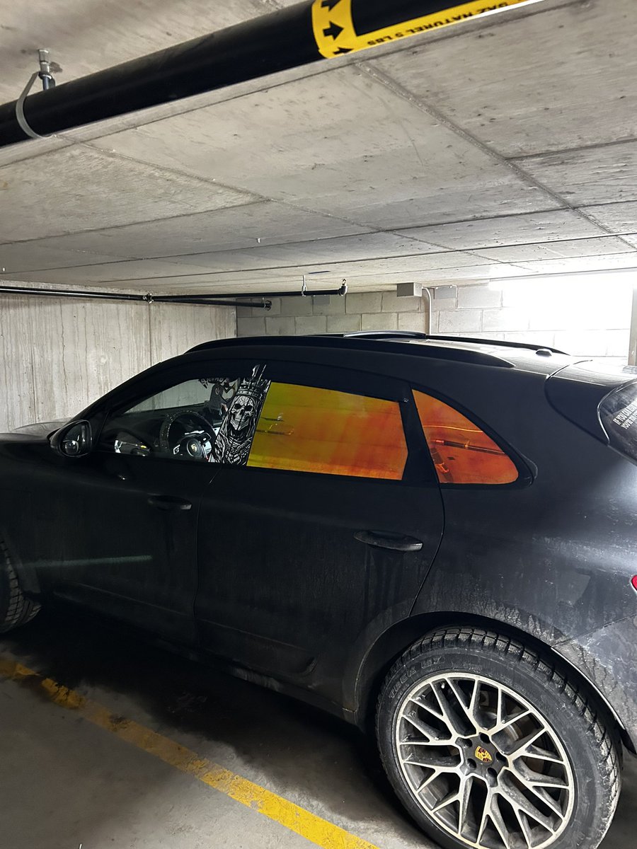ys_bbk's tweet photo. Bro wtf did the Porsche do to deserve this temu final boss https://t.co/olCbCnj09R
