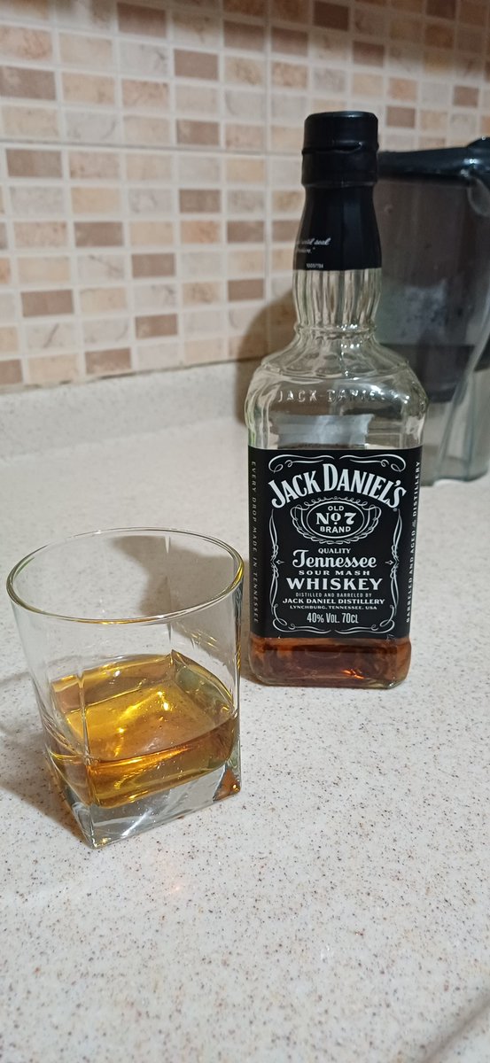 ZIRRIKI_DELI's tweet image. Simedri hasdalığım var 
Öyle gödü başı ayrı oynayan insamcık sevmiyom amnakyiim
#JackDaniels