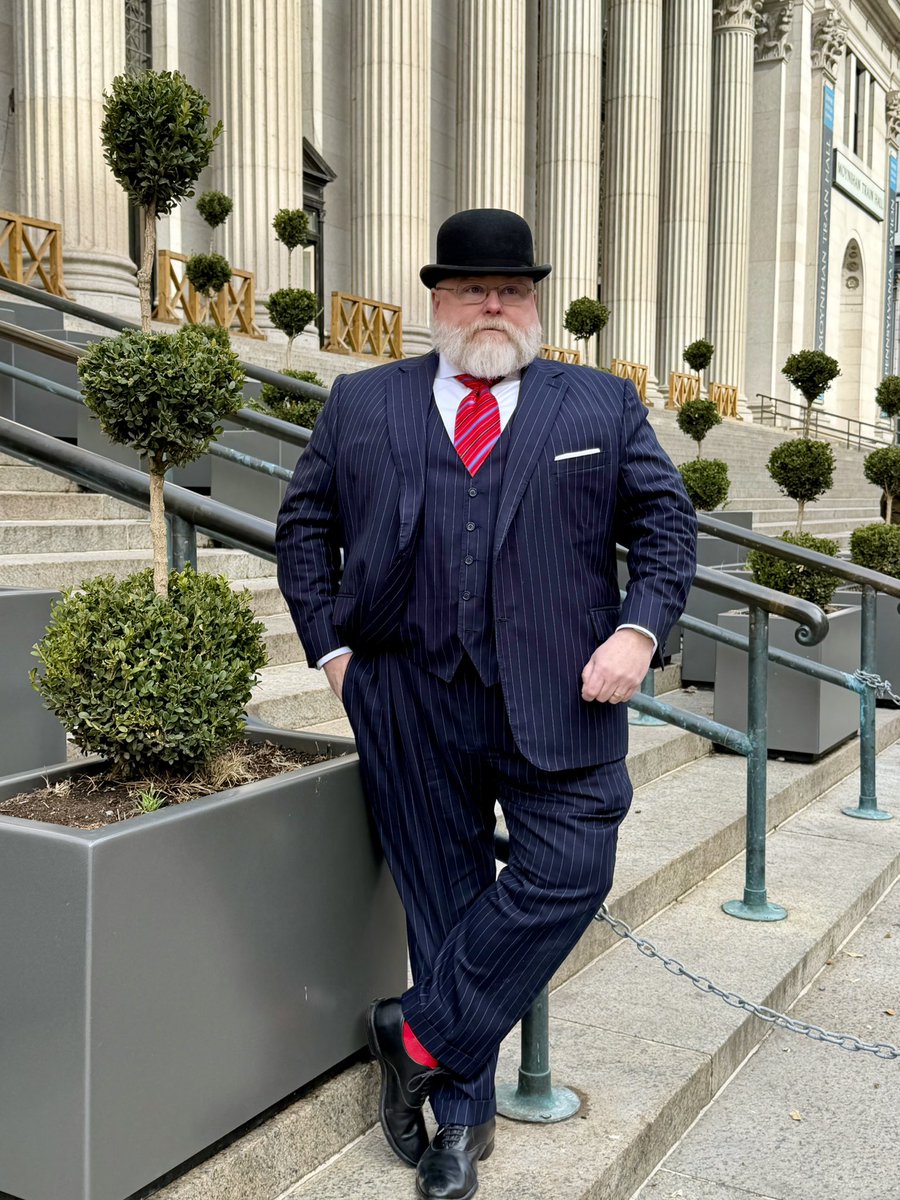 TheBigSartorial's tweet photo. “Just finish the Winds of Winter already, George”
”Basically, Daenerys goes mad and lets everyone start wearing PJs in public. It’s a horror story. The End.”  #Newyork #newyorkfashion #suitup #sartorial #dapper #bespoke #suit #bigguys https://t.co/BxU8EI6uw8