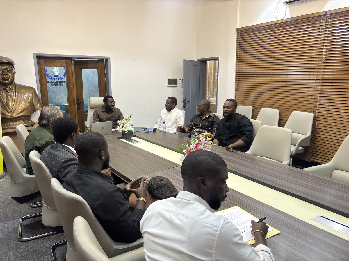 propulsons_le's tweet photo. Reçus aujourd’hui au siège de la Fondation Étienne Tshisekedi par le DG Me. ARUNA NDARUBU AMURANI à Kinshasa pour présenter le projet de la Ligue Olympique Scolaire Nationale (LOSN) et solliciter un partenariat.

Aux côtés de notre partenaire officiel Médecins Sans Frontières.🇨🇩 https://t.co/TsaHfUgqSH