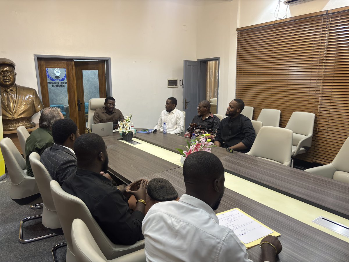 propulsons_le's tweet photo. Reçus aujourd’hui au siège de la Fondation Étienne Tshisekedi par le DG Me. ARUNA NDARUBU AMURANI à Kinshasa pour présenter le projet de la Ligue Olympique Scolaire Nationale (LOSN) et solliciter un partenariat.

Aux côtés de notre partenaire officiel Médecins Sans Frontières.🇨🇩 https://t.co/TsaHfUgqSH