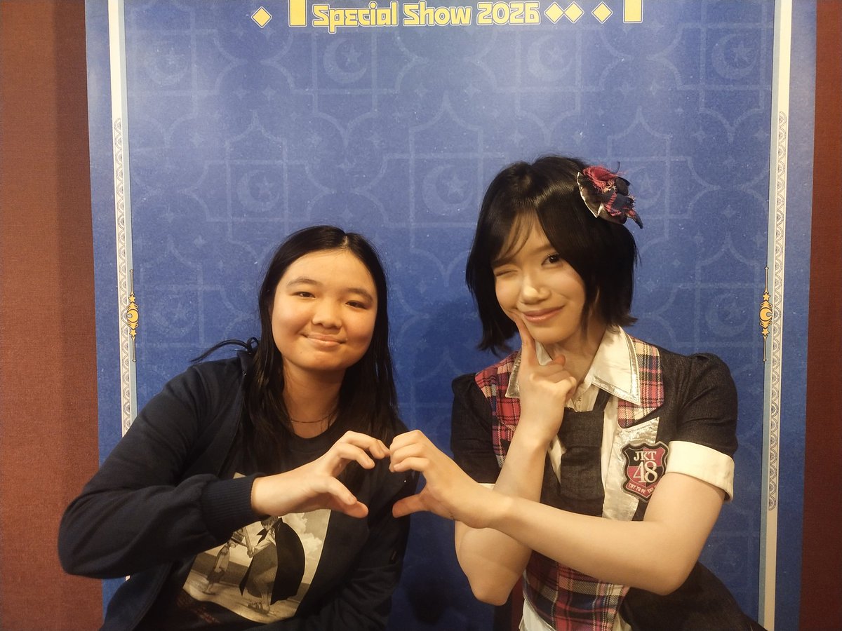 Makasihhh Kimmy <a href="/Kimmy_JKT48/">Victoria Kimberly</a> buat 2shot dan show hari ini. Walaupun mungkin blm kenalan di MnG dan VC, tapi aku sering lihat km waktu show trainee kebanyakan alias aitakatta.  Bbrp kali show inti di ramune. See you after lebaran berati ya kalau verip lg👋
