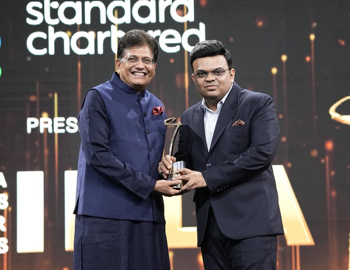 Selfless⁴⁵ tweet media