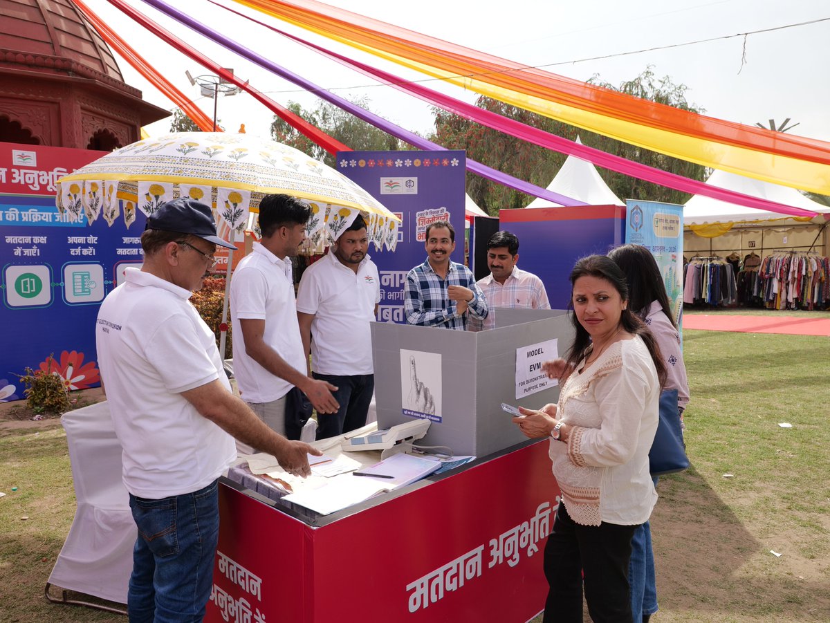 SEC_HRY's tweet photo. 🌸 Day 2 at the Spring Festival: The spirit of democracy is in full bloom! 🗳️

After a fantastic opening, we are back at Town Park, Panchkula! From young students to senior citizens, it’s inspiring to see Haryana’s citizens stepping up to secure their right to vote. https://t.co/v4IZ2eOmOl