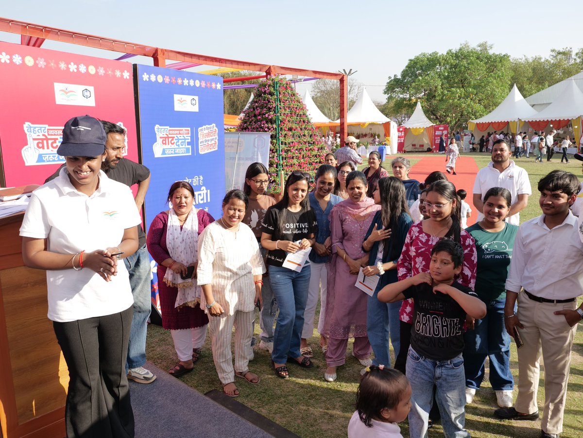 SEC_HRY's tweet photo. 🌸 Day 2 at the Spring Festival: The spirit of democracy is in full bloom! 🗳️

After a fantastic opening, we are back at Town Park, Panchkula! From young students to senior citizens, it’s inspiring to see Haryana’s citizens stepping up to secure their right to vote. https://t.co/v4IZ2eOmOl