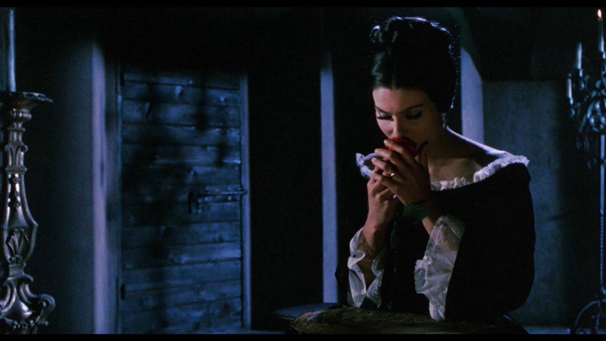 Sarah Makes People Watch Things! tweet media