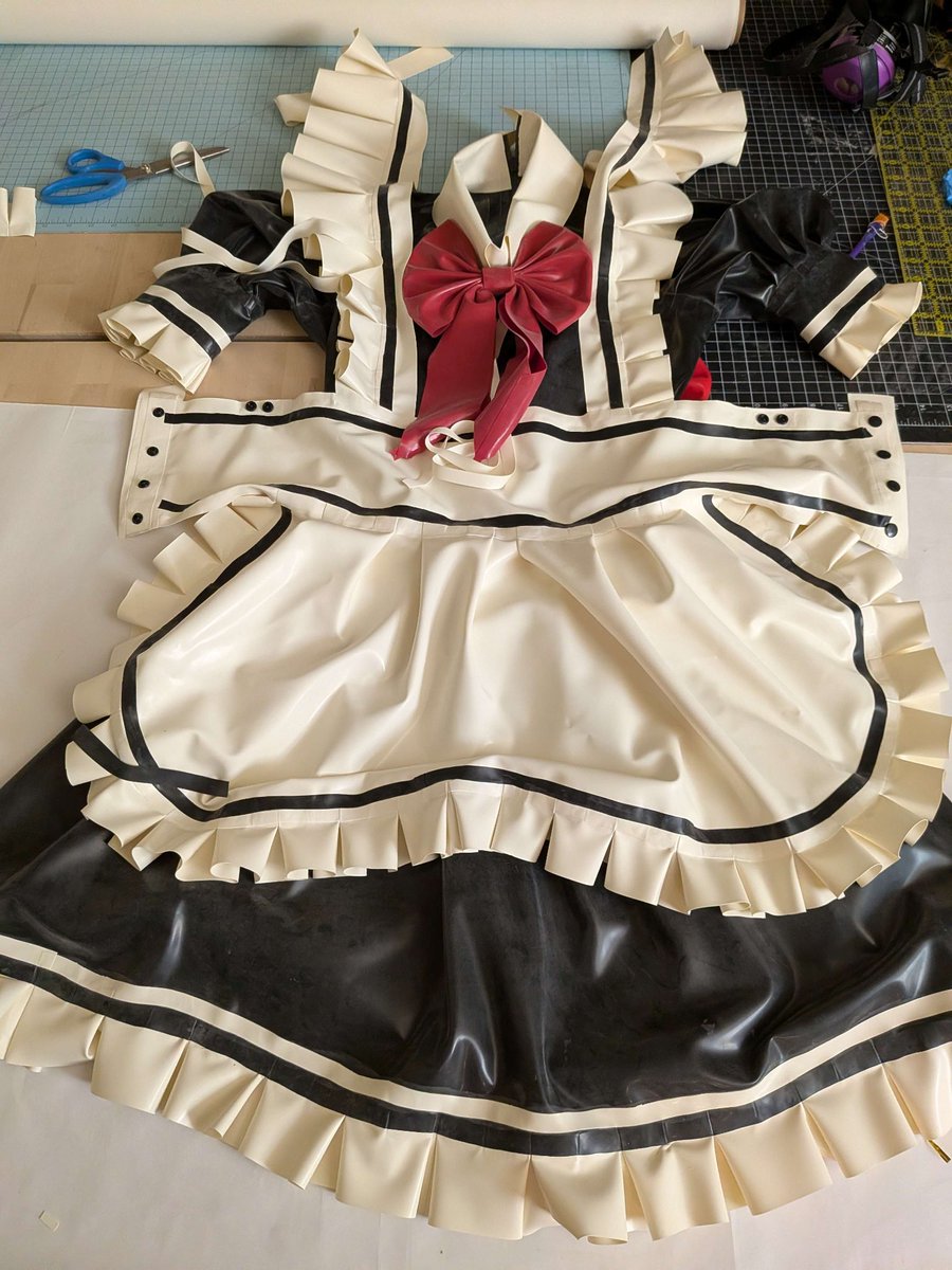 4MELwave tweet media