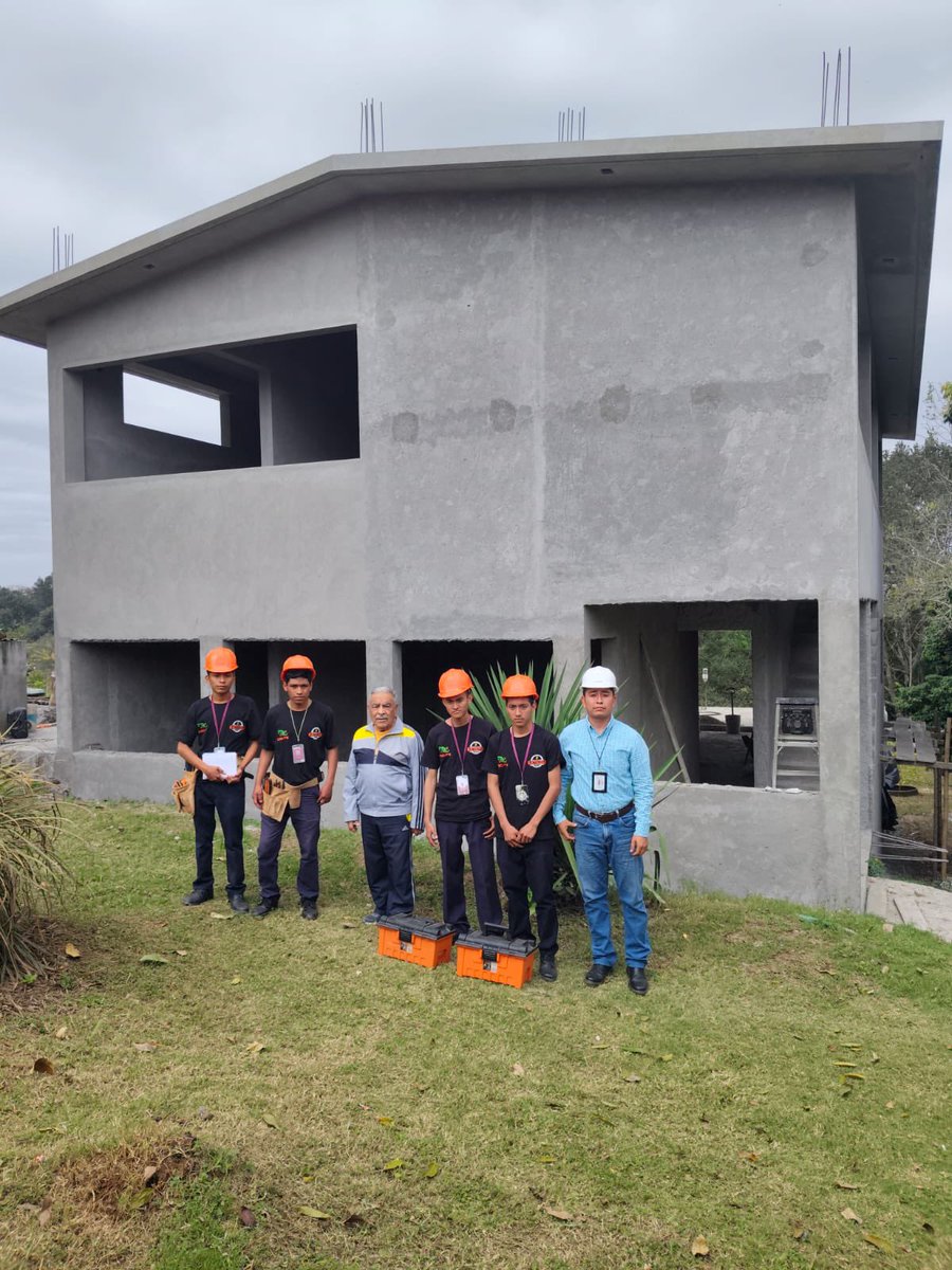 CecyteHuautla's tweet photo. Alumnos del Componente de Electricidad del CECyTEH Plantel Huautla, realizan una visita a una casa habitación de este municipio, donde realizaron un levantamiento eléctrico residencial y así generar la lista de todo el material que será necesario para dicha obra. https://t.co/SMRNx8dYHK