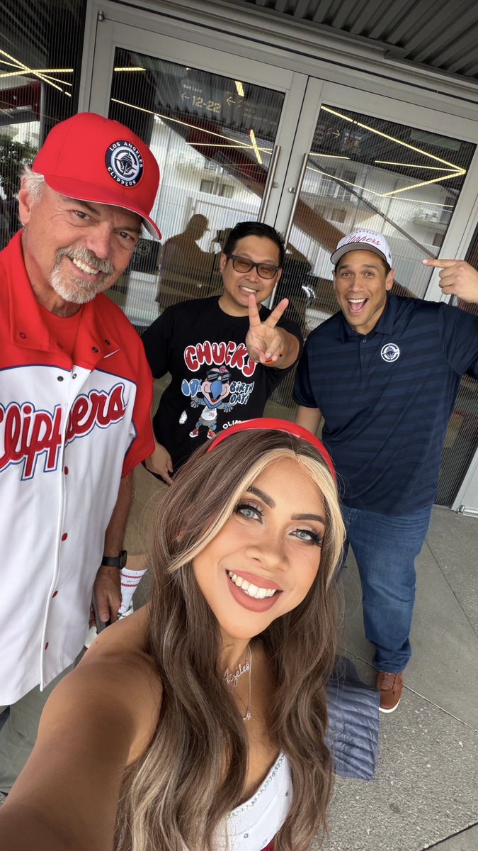 pinklunatik's tweet image. 🌊There’s no place like @IntuitDome with the @ClippersWall fan #ClipperNation