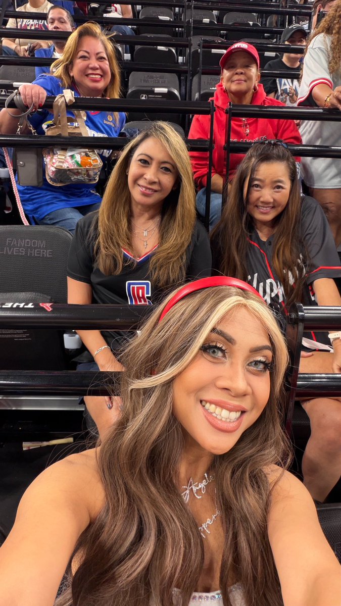 pinklunatik's tweet image. 🌊There’s no place like @IntuitDome with the @ClippersWall fan #ClipperNation