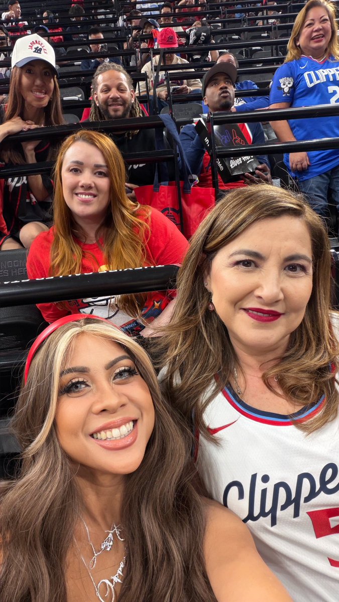 pinklunatik's tweet image. 🌊There’s no place like @IntuitDome with the @ClippersWall fan #ClipperNation