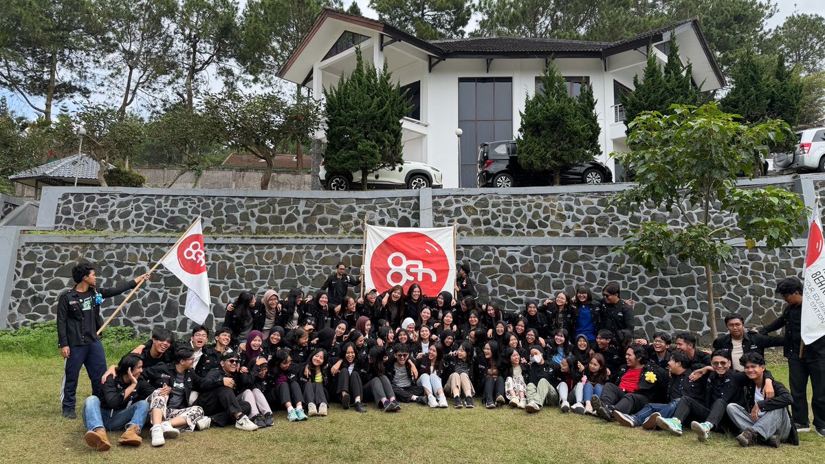 BlueChocollaate's tweet photo. @itbfess_x I found "Rumah" disini. Kamu bakal ketemu orang orang hebat yang akan mendukung kamu dimanapun dan kapanpun itu. #MendingMasuk8EH karena kamu gaakan nyesal https://t.co/9UM1NMu2f8