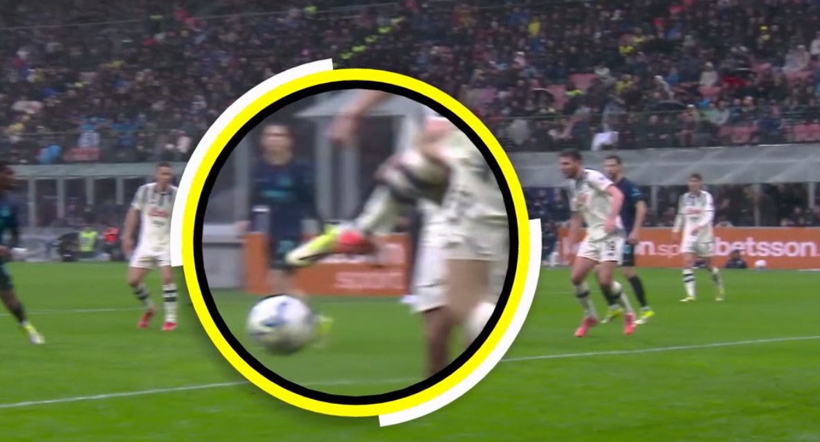 Stramaccioni: "Scalvini prova a rinviare la palla e calcia nettamente Frattesi. Questo è netto calcio di rigore, non c'è niente di cui discutere. Scalvini calcia la caviglia di Frattesi invece del pallone"