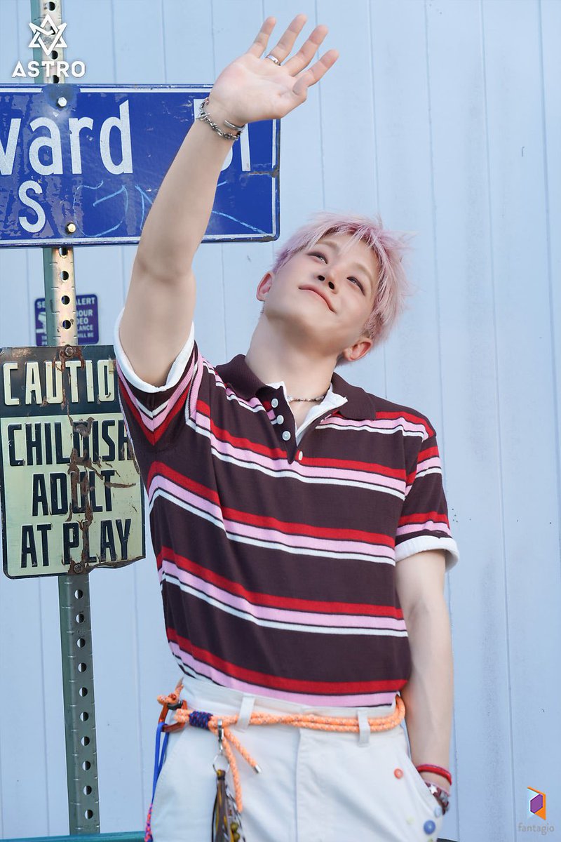 진우의 포근한 나른함에 많은 날들이 치유됐어☀️
목소리만 들어도 혈압 조절이 되는 느낌이랄까?
늘 고맙고, 고맙고...또 고마운 찐리더💚
진심으로 태어나줘서 고맙다!!
오래오래 지켜보며 응원하고 싶으니까 계속 음악해줘
생일 축하해! 진우 소원 다 이루어지길✨
#우리최고의리더_진진_생일축하해