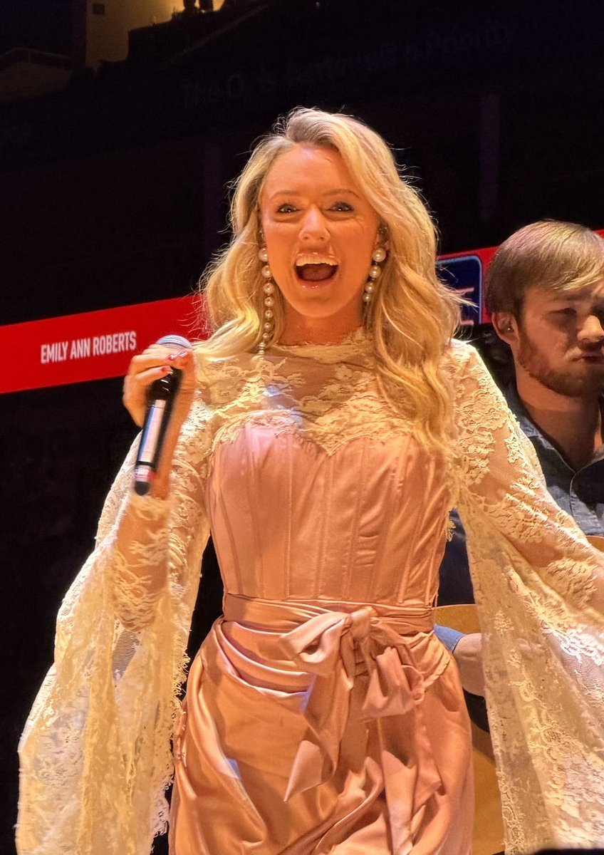Cooperman1959's tweet photo. @emilyann_music Really enjoyed your songwriters spot and your spotlight stage performance. I am sure we will see you on the main stage at C2C and hopefully next year 🙏
Keep it Country 😉 https://t.co/KX1IX3NnJy