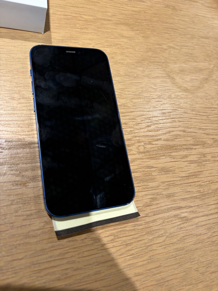 Priyanka1091's tweet photo. Retiring the #iPhone12Mini after 5 years. Survived the Reel craze, but defeated by my relentless doomscrolling &amp; a crying battery. Pour one out for small phones. Hello, AI era! 🚀📱 https://t.co/zCYxvKOrgf