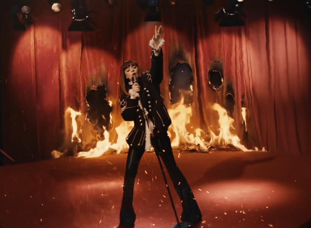 📈 “Canzone Estiva” raggiunge un nuovo peak alla #18 (+2) nella classifica dei brani più ascoltati su #AppleMusic 🔥🖤

#CanzoneEstiva #Annalisa #Charts