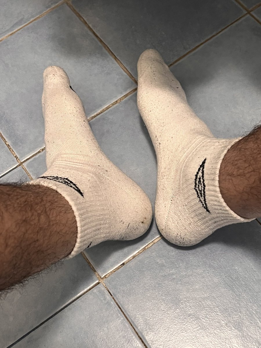 Viens t’occuper des pieds de ton boss turc 😈

#muslimmaster #frenchmaster #feetworshi̇p