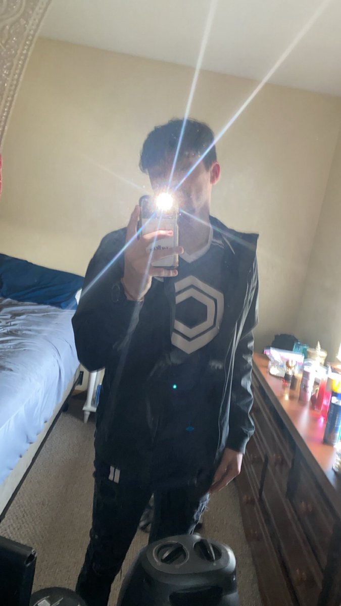 Close Zauxy tweet media