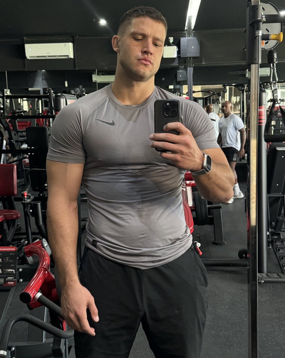 Alpha_W10's tweet photo. Gym done gains locked in now wallets open betas your workout is sending mine is receiving💪💸 #findom #cashmaster #alphamaster https://t.co/4pnKeQkISg