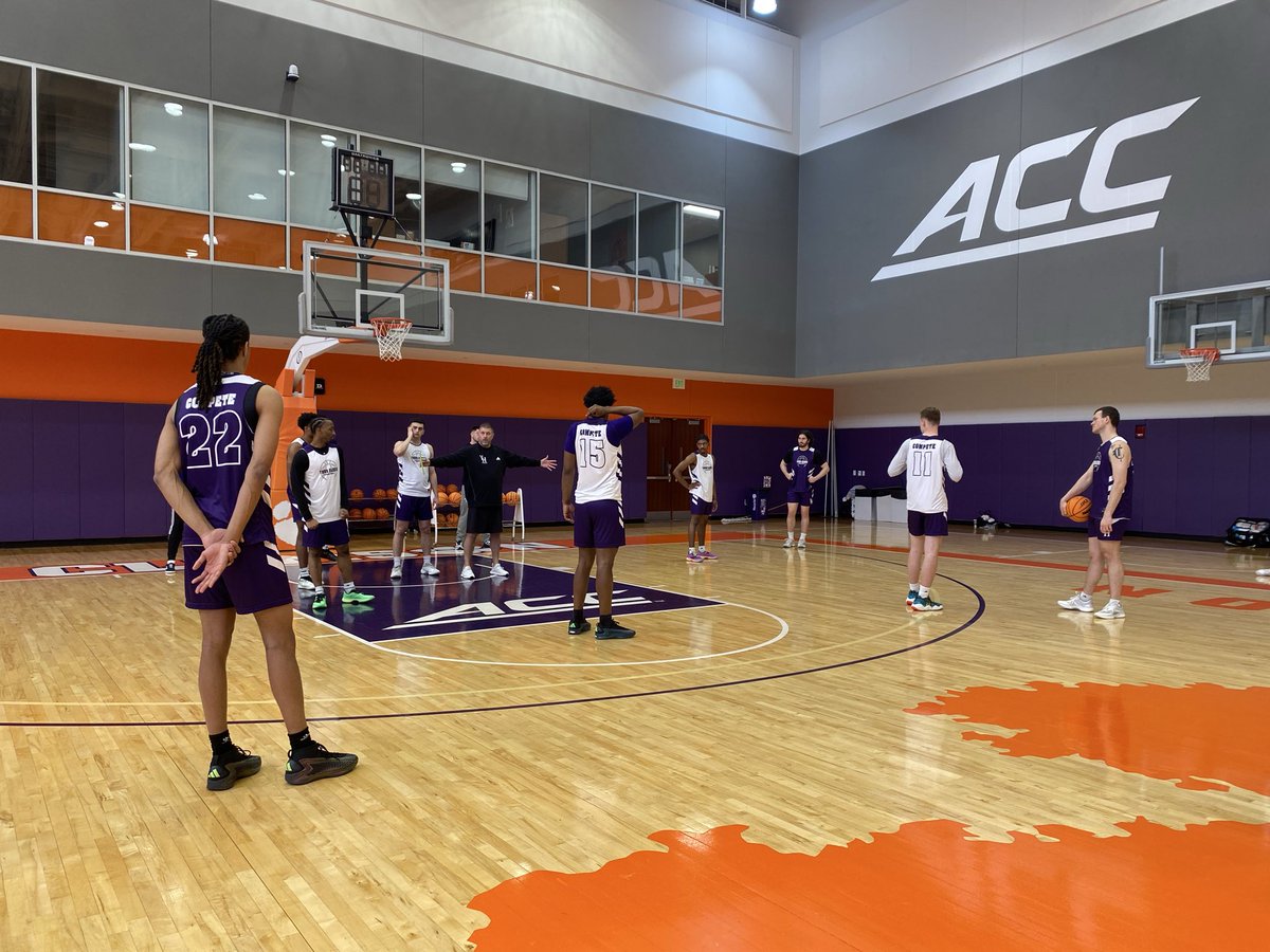 Young Harris Basketball tweet media