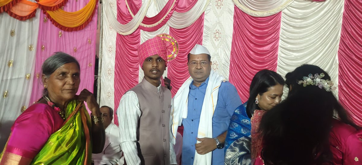 nakul_adv's tweet photo. 📍बिबखेड,ता.रिसोड | १५-३-२०२६ 
 येथे आदरणीय श्री प्रकाश आटोळे यांच्या कन्येच्या मंगलमय विवाह सोहळ्यास उपस्थित राहिलो 
 या शुभ प्रसंगी आटोळे परिवाराच्या आनंदात सहभागी होत नवदांपत्याला भेटून त्यांना पुढील आयुष्यासाठी मनःपूर्वक शुभेच्छा दिल्या.#विवाहसोहळा #नवदांपत्य #शुभेच्छा #Risod https://t.co/4UFaSG9awZ