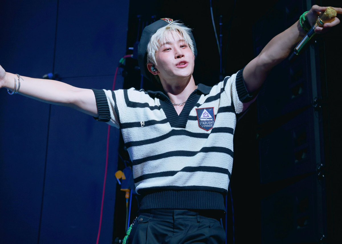 오늘 누구보다 더 행복으면 좋겠어🐶
생일 축하해🎂
#우리최고의리더_진진_생일축하해
 #JINJIN #진진 #박진우 #아스트로 #ASTRO