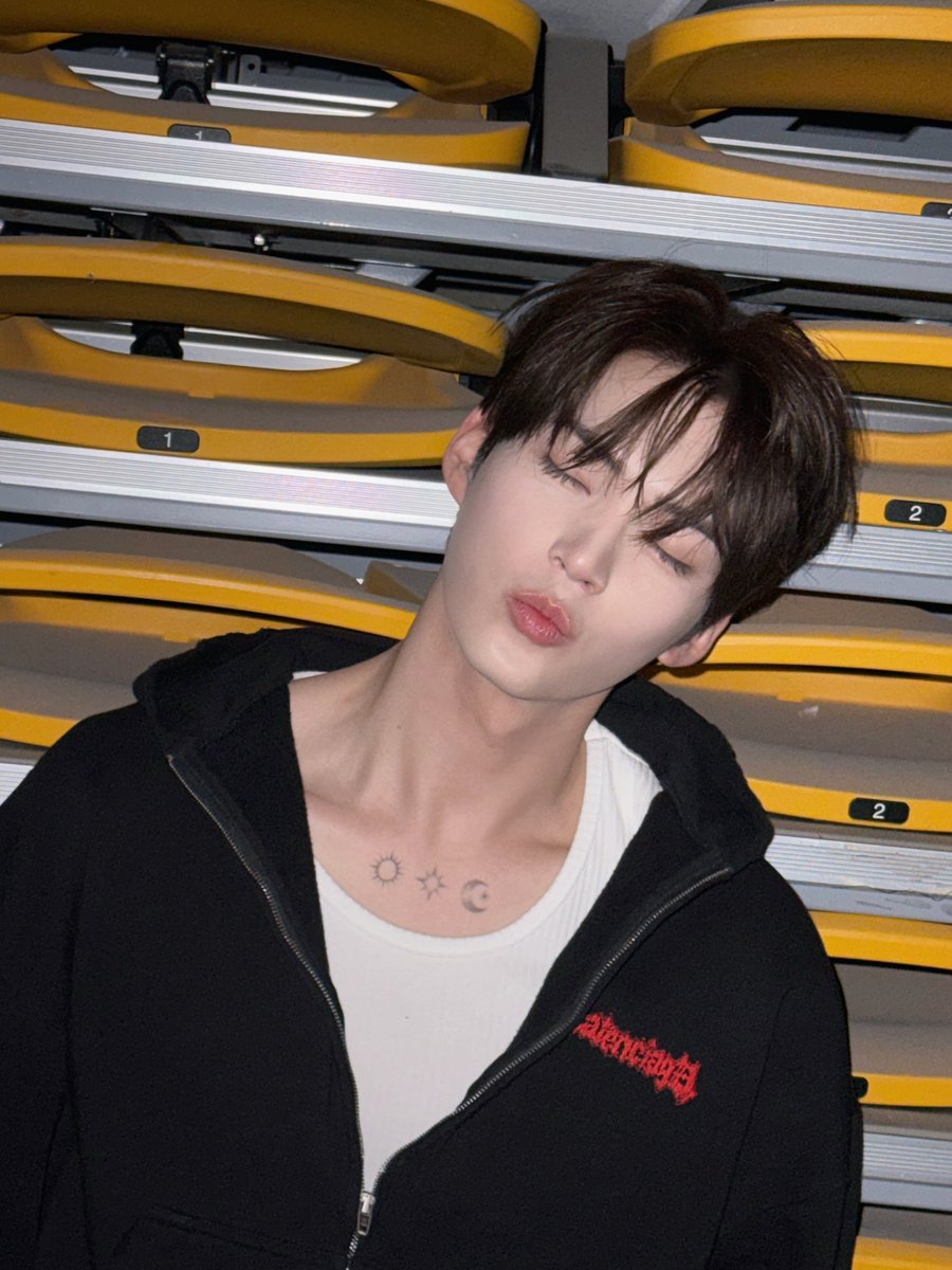 mypluffycloud's tweet photo. 260315 제로베이스원 공식 인스타그램 #성한빈 

제로즈 좋은 꿈꿔 *･ﾟ｡☽⋆ https://t.co/ISXBROImMH