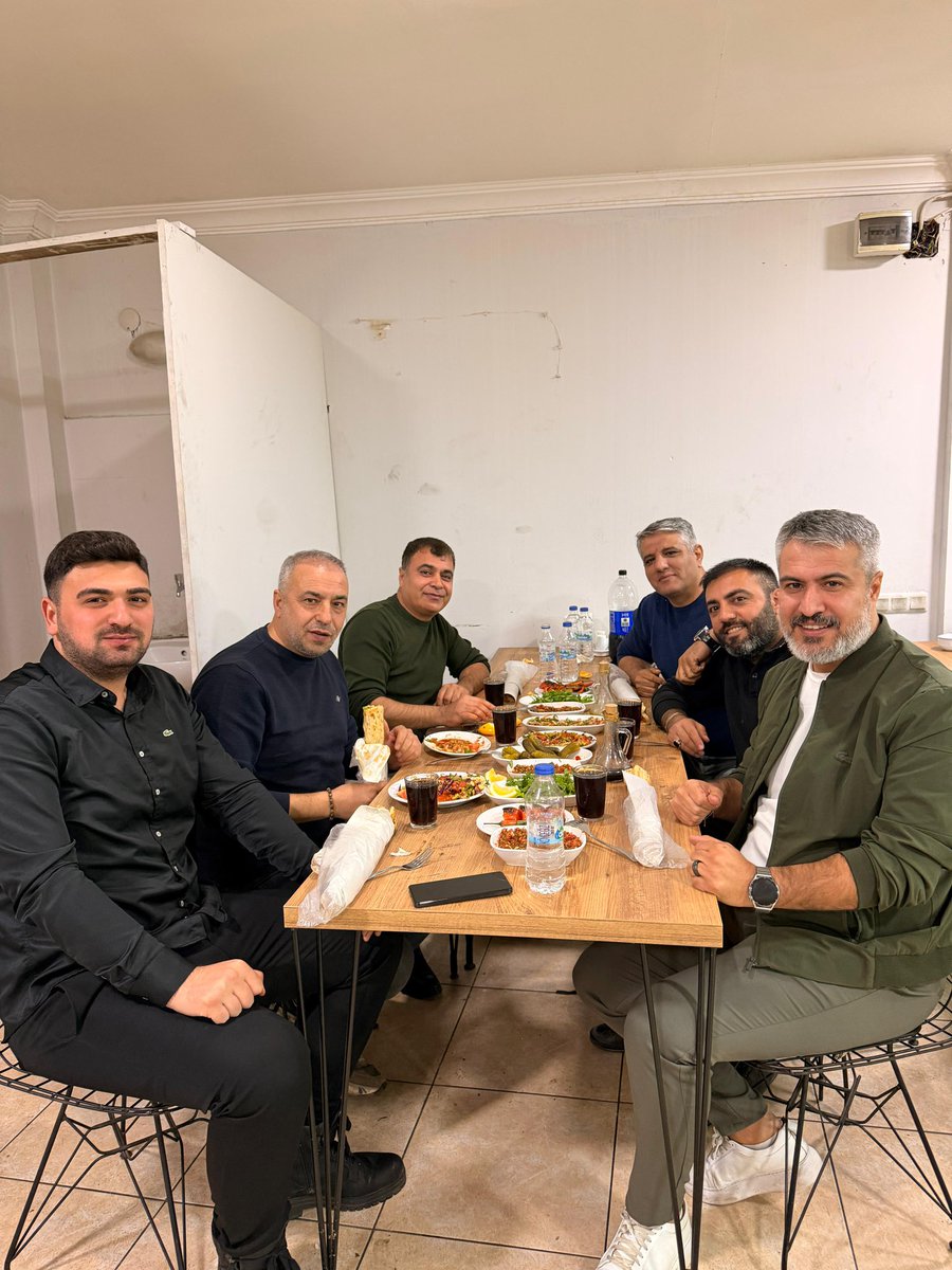 Dostlar ile iftar
