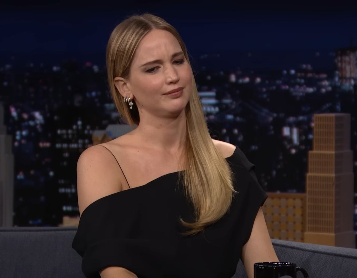 Decidí empezar a ver películas con subtitulos en Ingles para aprender mejor el idioma y no se me ocurrió una mejor película para empezar esto que Mulholland Drive (primera vez que la veo). 

Estoy así