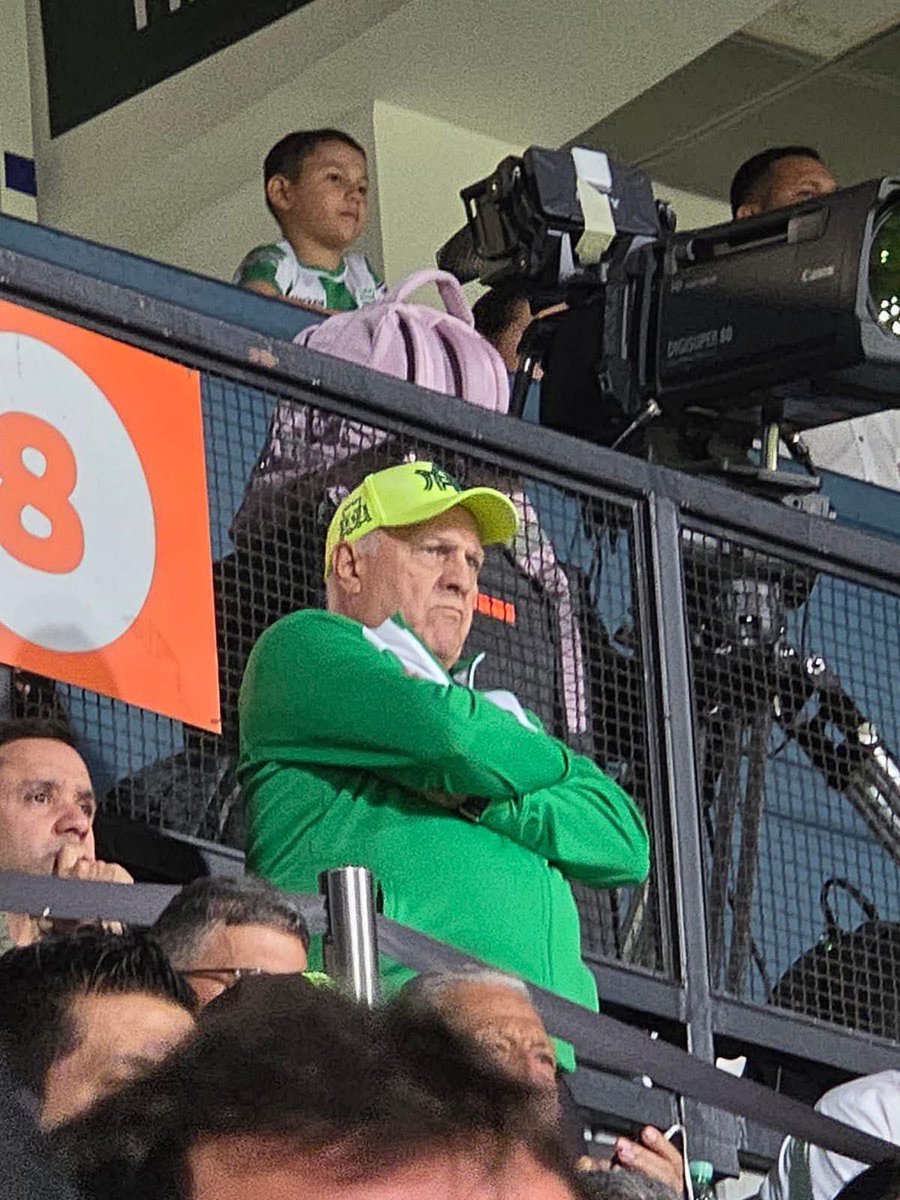 Así también estamos nosotros observando al pobre equipo de Diego Arias.

No tenemos nada 📌