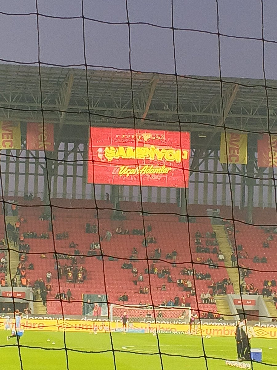 e_akiss's tweet photo. Tebrikler uçan adamlar
#Göztepe https://t.co/KOUeKYyCHX