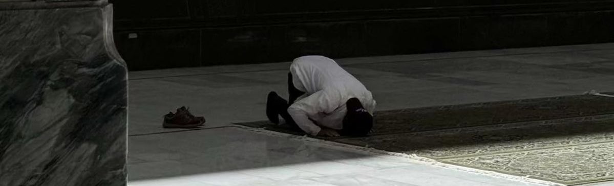 iix_2004's tweet photo. «وامنُن على عبدِكَ العانِي بمغفِرَةٍ
تمحُو خطاياهُ في بَدءٍ وَمُختَتَمِ» https://t.co/dzgsxghnE6