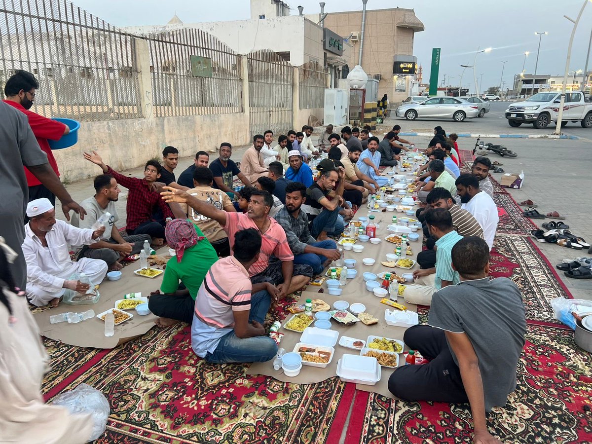 BirSamtah's tweet photo. نفذت جمعية البر الخيرية بمحافظة صامطة برنامج إفطار جماعي للصائمين طيلة شهر رمضان المبارك بقرية الدغارير التابعة لمحافظة صامطة على نفقة ورثة المرحوم  يحيى شيبان دغريري ويستمر من بداية شهر رمضان إلى نهايته.
نسأل الله أن يكتب الأجر والثواب للمرحوم وورثته وان يجزيهم خير  الجزاء. https://t.co/yaBuV22thd