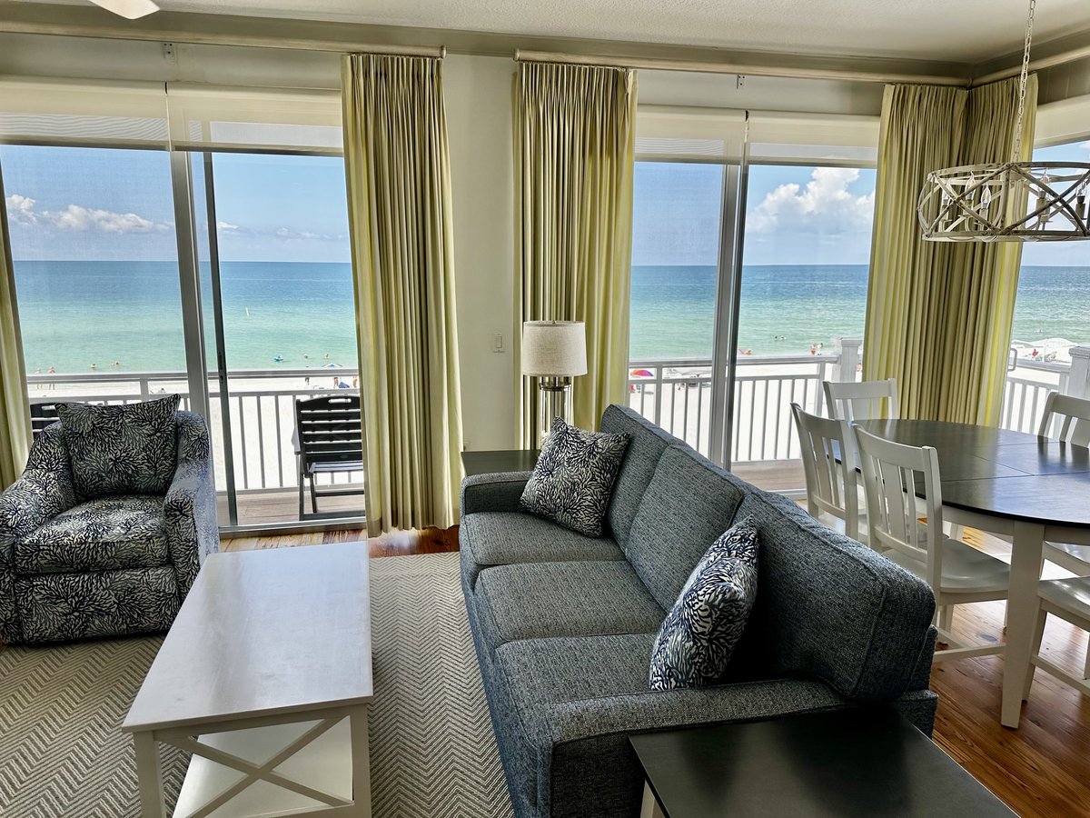 BeachInnAMI's tweet photo. Where the living room always has the Gulf within view. 🏝️

Book your stay: https://t.co/DtEqPe74kb https://t.co/mf3wis8SgD