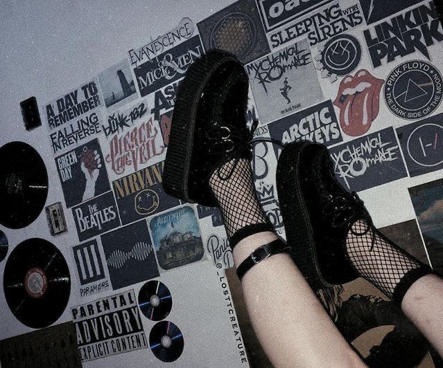 3m0_n3v3r_d1e's tweet photo. когда наступает весна автоматически включаются альбомы pure heroine и ultraviolence и мир начинает выглядеть так https://t.co/HXZEGx1ejk