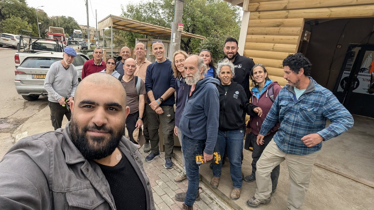 תודה רבה למאות המתנדבים שהגיעו לעזור בזרזיר היום ואתמול, בתמונה חלק מהצדיקים🌹