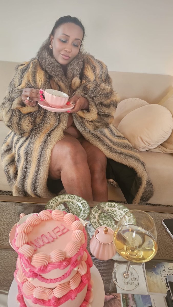 Madame Caramel tweet media