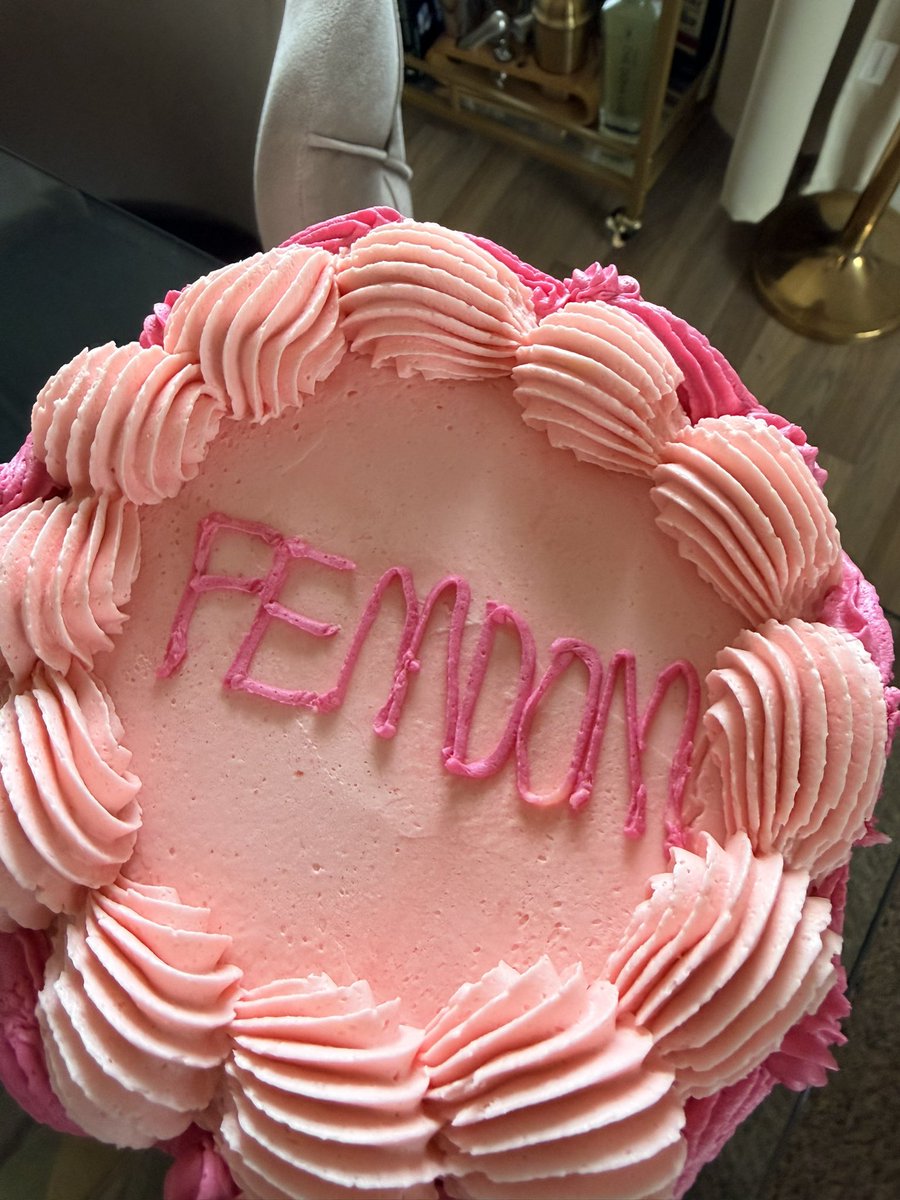 Madame Caramel tweet media