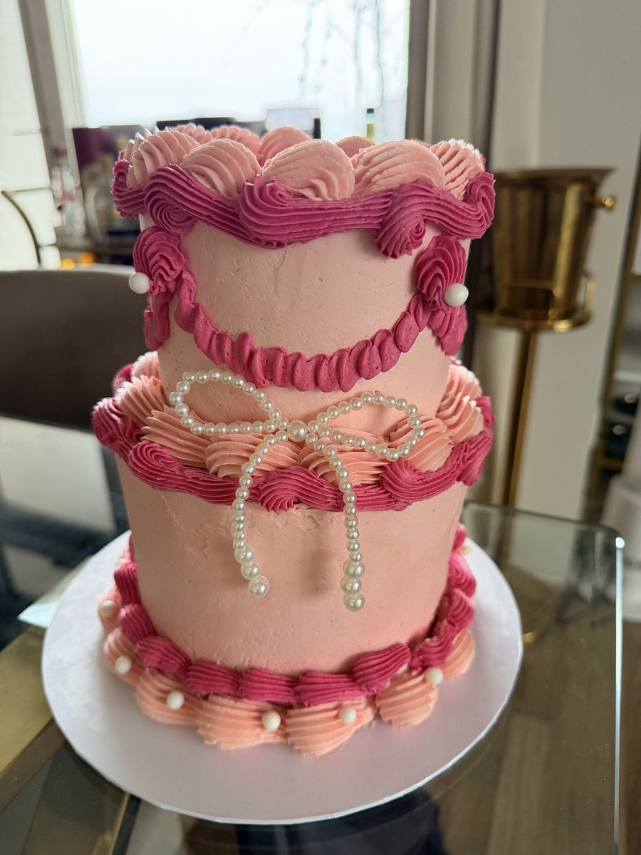 Madame Caramel tweet media