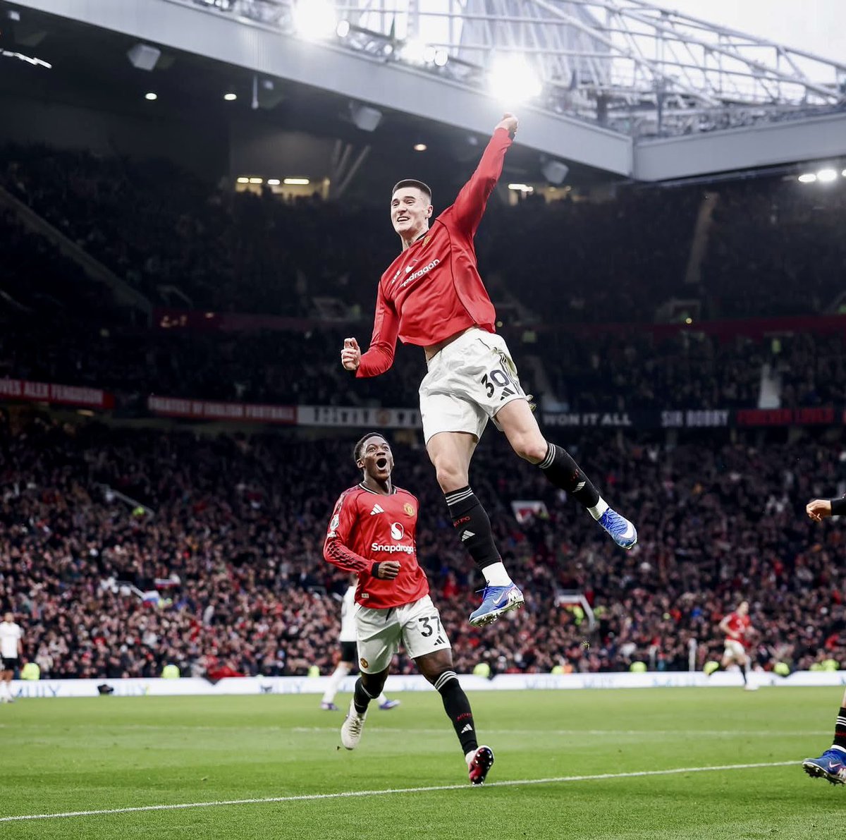 MilasUTD's tweet photo. Tomorrow is a big game for Manchester United❤️🖤
A win and our CL chances are huge, can’t see villa coming back into the race https://t.co/ooMyXYWhJb