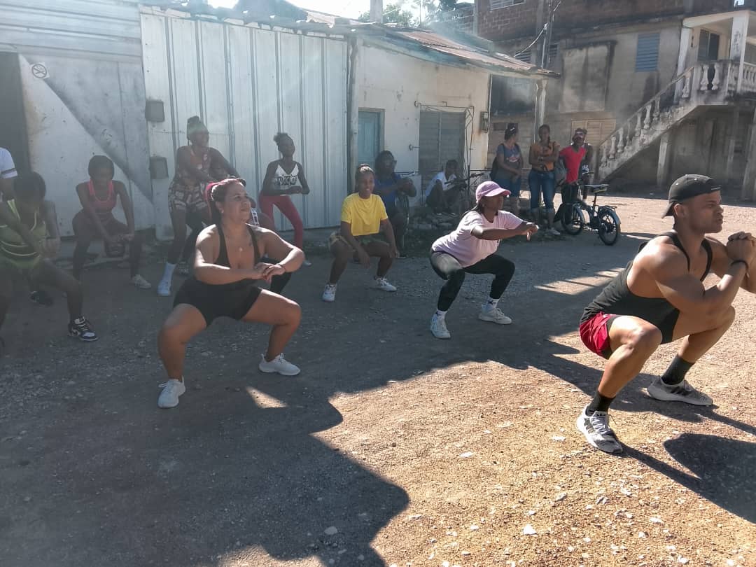 IvianneDel34504's tweet photo. Se realiza evento de musculación  desde el gimnasio de san Gregorio y el 8 norte en saludo al 4 de abril con la participación de los jóvenes practicantes y profesores de la cultura  física del combinado norte https://t.co/QETvkQcnR5