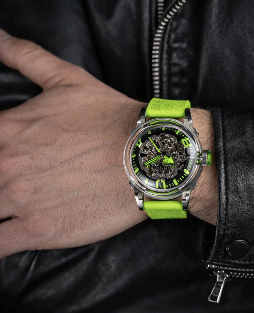 U-65 Automatic.
Built for every day.
Designed to stand out.