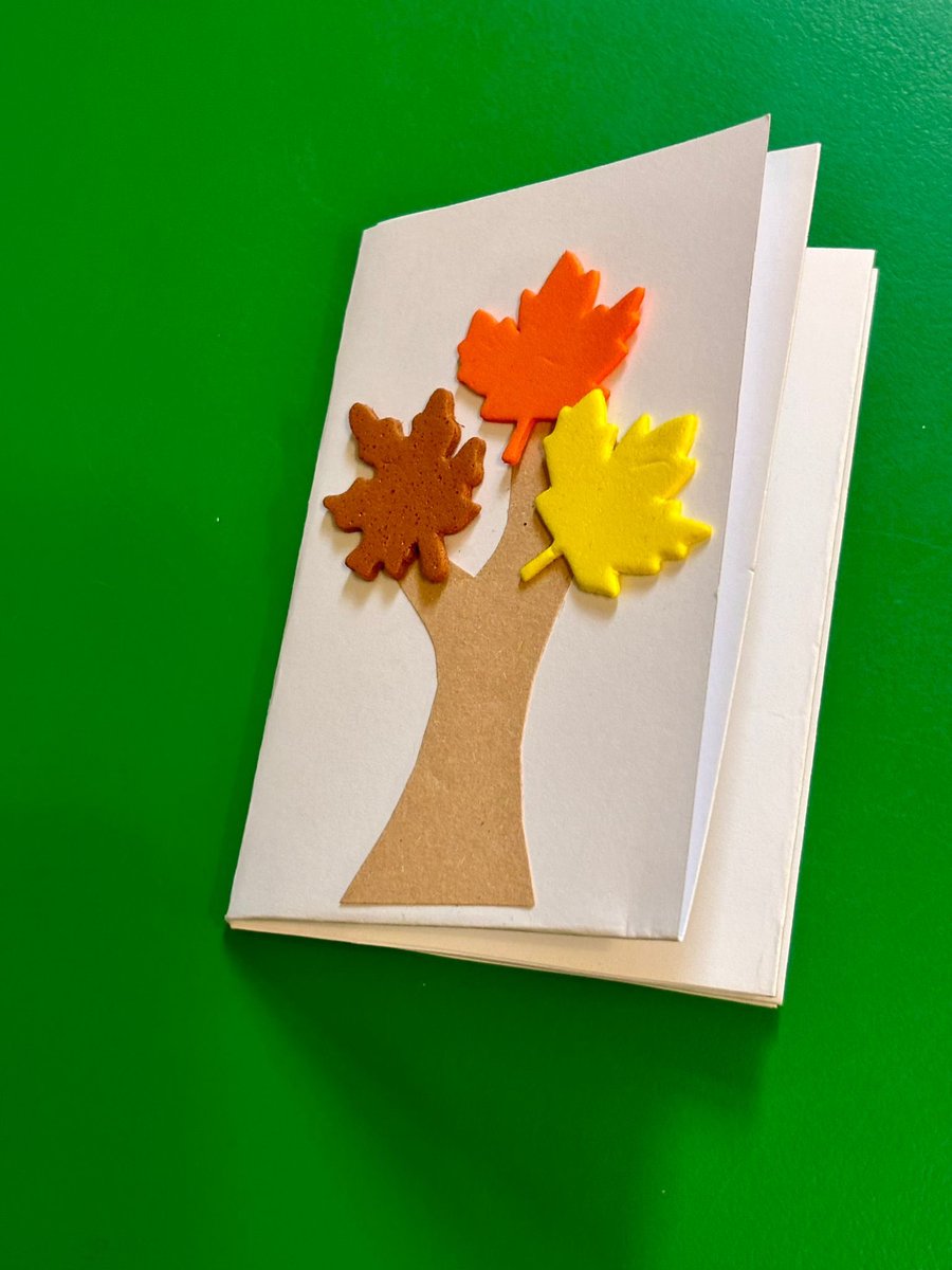 CharltonLib's tweet photo. We enjoyed crafting at #CharltonLibrary today, making spring themedcards! 🎨🌼 For more crafts, join us on Tuesdays at 10.30-11.30am for #MessyMorning + Saturdays for #LibraryFunClub at 10.30-11.30am to make friends, borrow books + create! 📚 #LoveYourLibrary https://t.co/QY22t52hhM