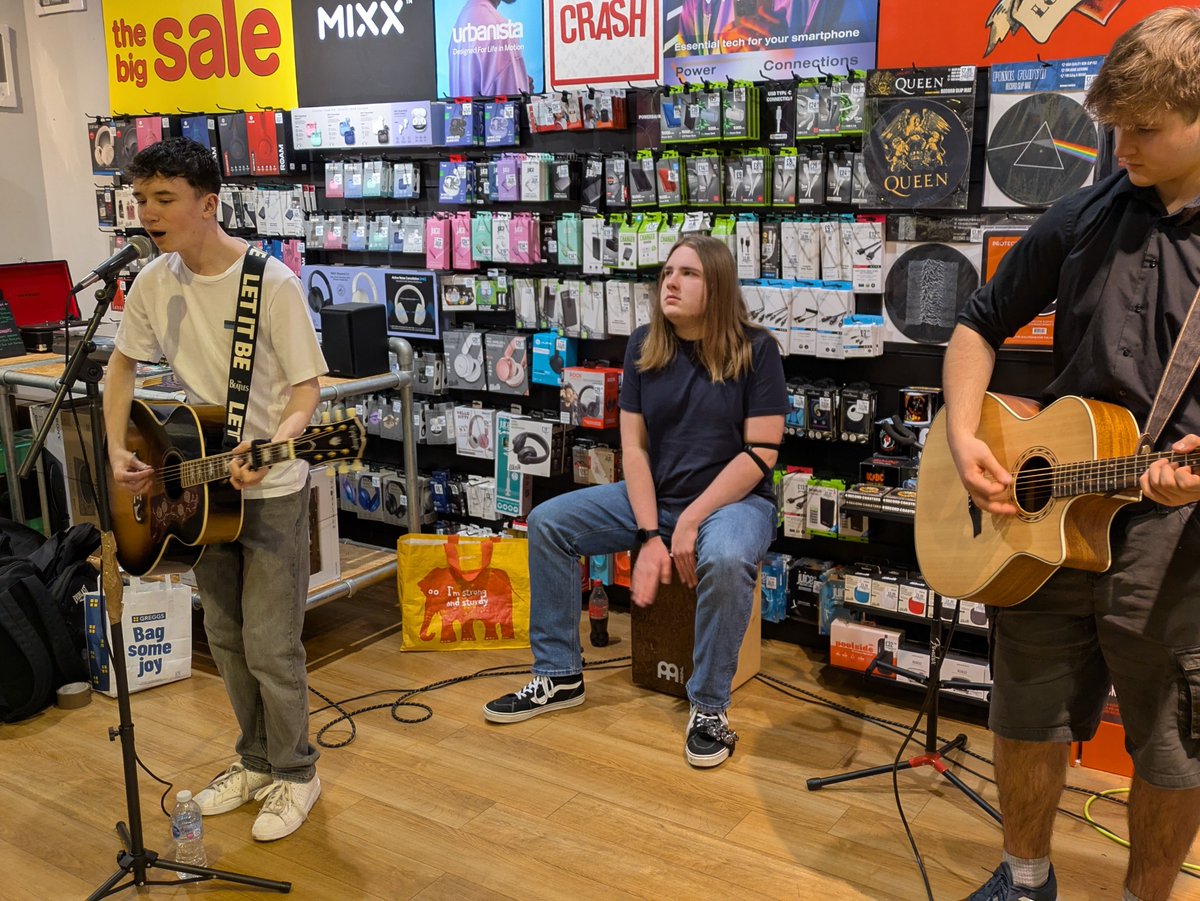 hmv Dunfermline tweet media
