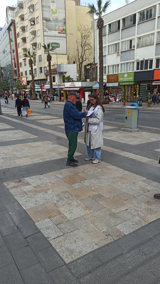 Bugün Denizli Kadın Dayanışma Komiteleri olarak "Küba'dan Elinizi Çekin" imza kampanyası içim imza topladık.

Küba yalnız değildir, yalnız kalmayacaktır.