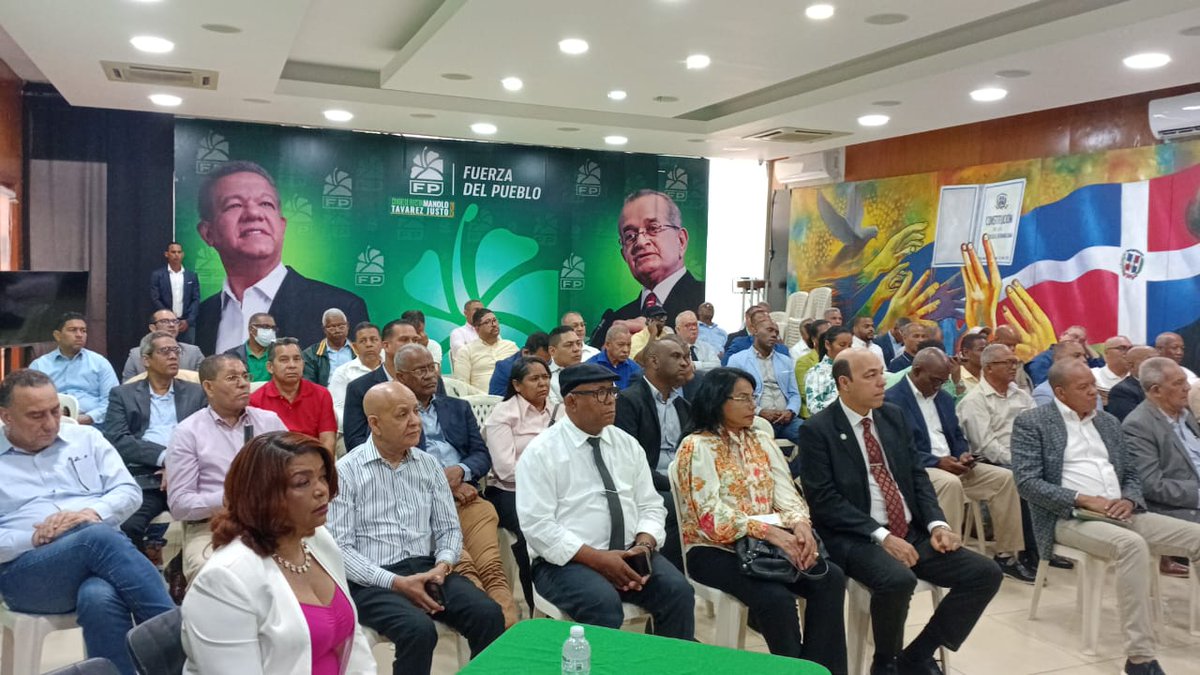 RaulMartinezM's tweet photo. Con la participación de decenas de Vicesecretari@s, hoy desarrollamos una fecunda jornada de consulta, dirigida a la confección del Plan de Trabajo de nuestra Secretaría de Asuntos Jurídicos.

@FPcomunica rumbo a una victoria arrolladora en el 2028. @LeonelFernandez Presidente!!! https://t.co/dNsOAnlDj4